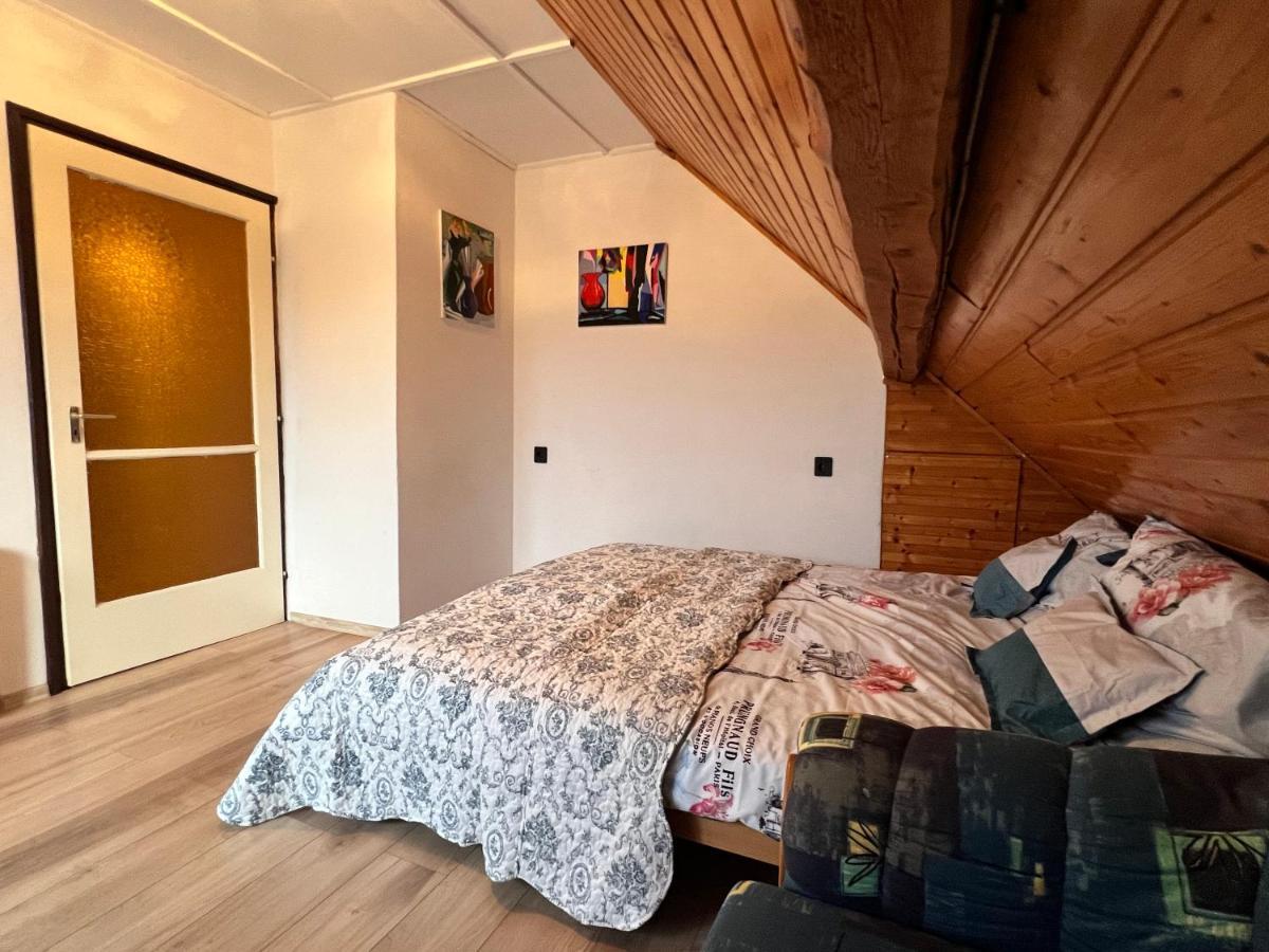 Apartment A Festo Vendeghaza / The Painter's Zanka